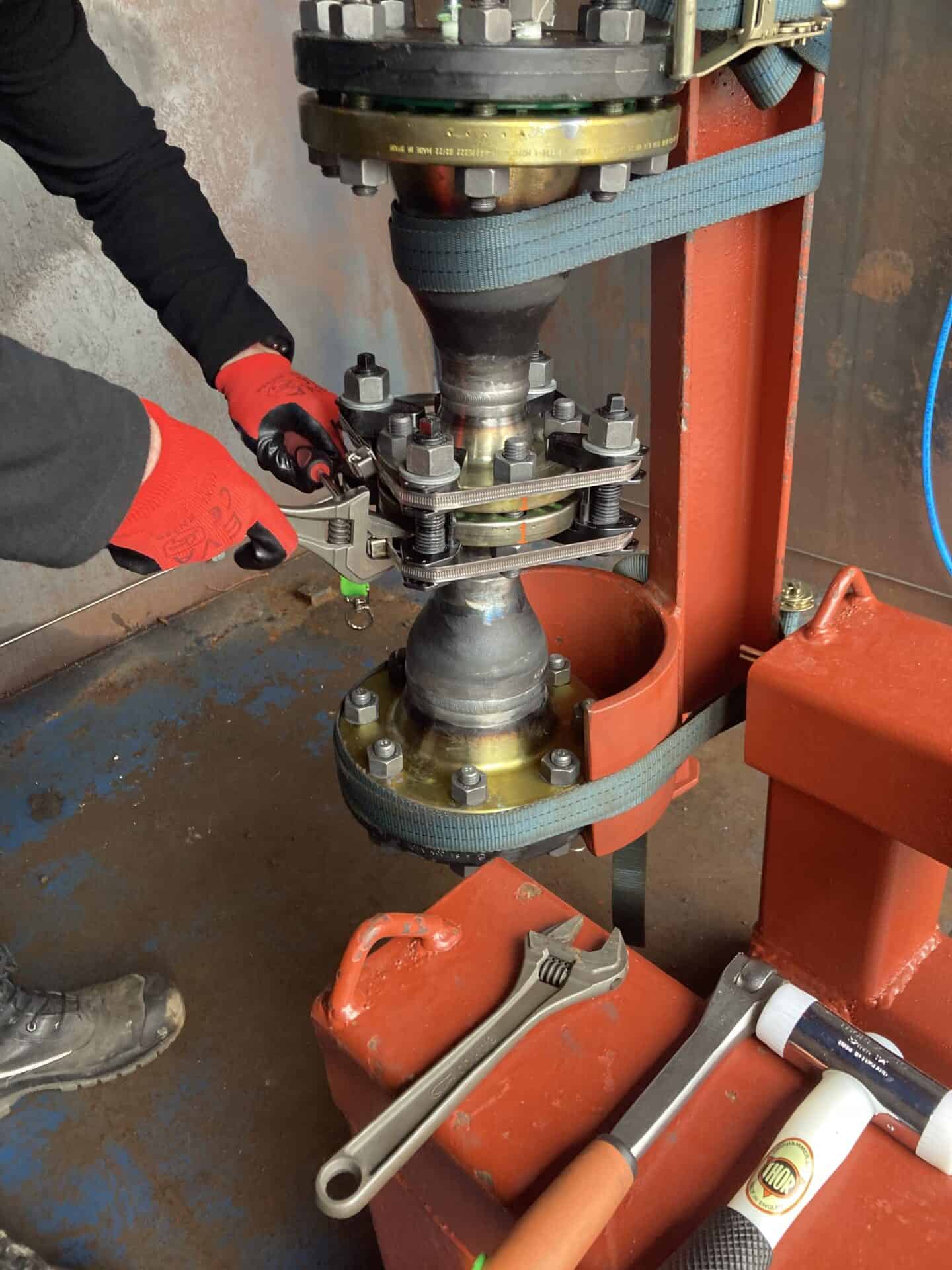 KLINGER UK employee operating a hot bolt clamp