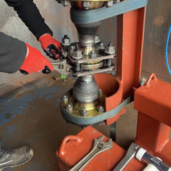 KLINGER UK employee operating a hot bolt clamp