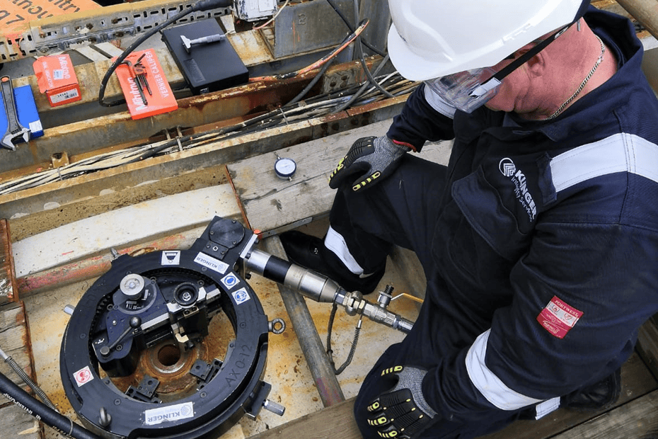 KLINGER Integrity Services employee conducting machining scope on an oil rig, representing why turnaround time matters
