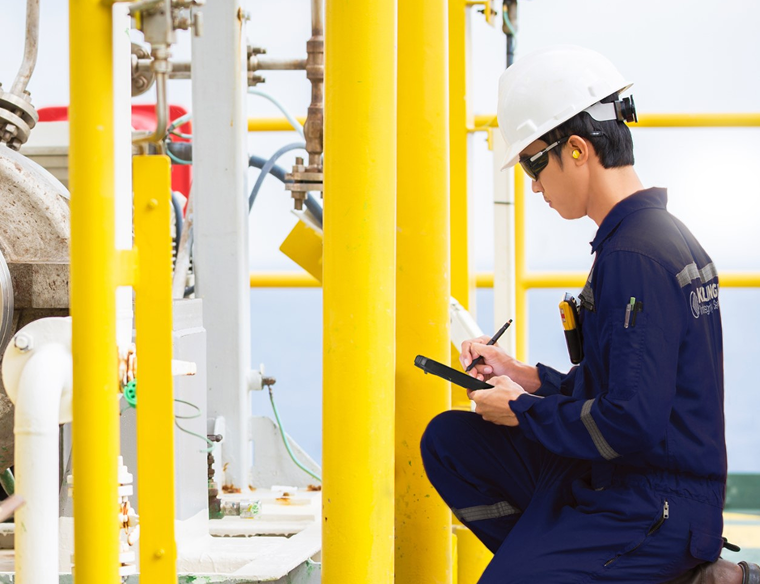Worker conducting a health & safety assessment